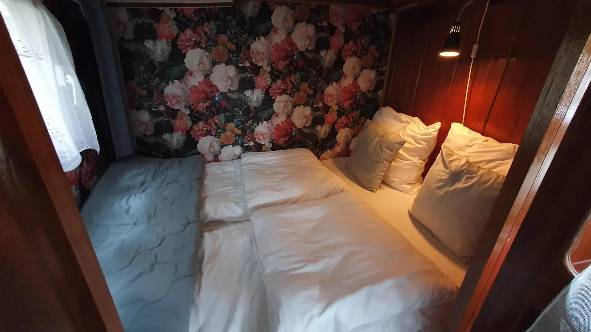 Houseboat Holiday Apartments Rotterdam 0*,  Holandia