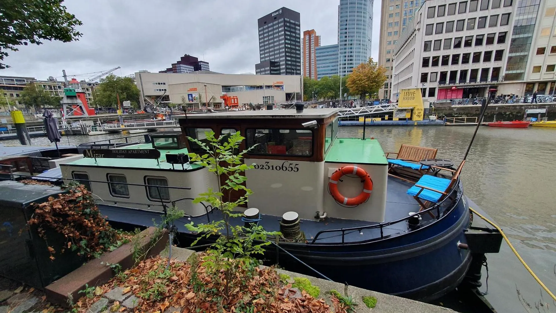 Houseboat Holiday Apartments Rotterdam Hotel na wodzie